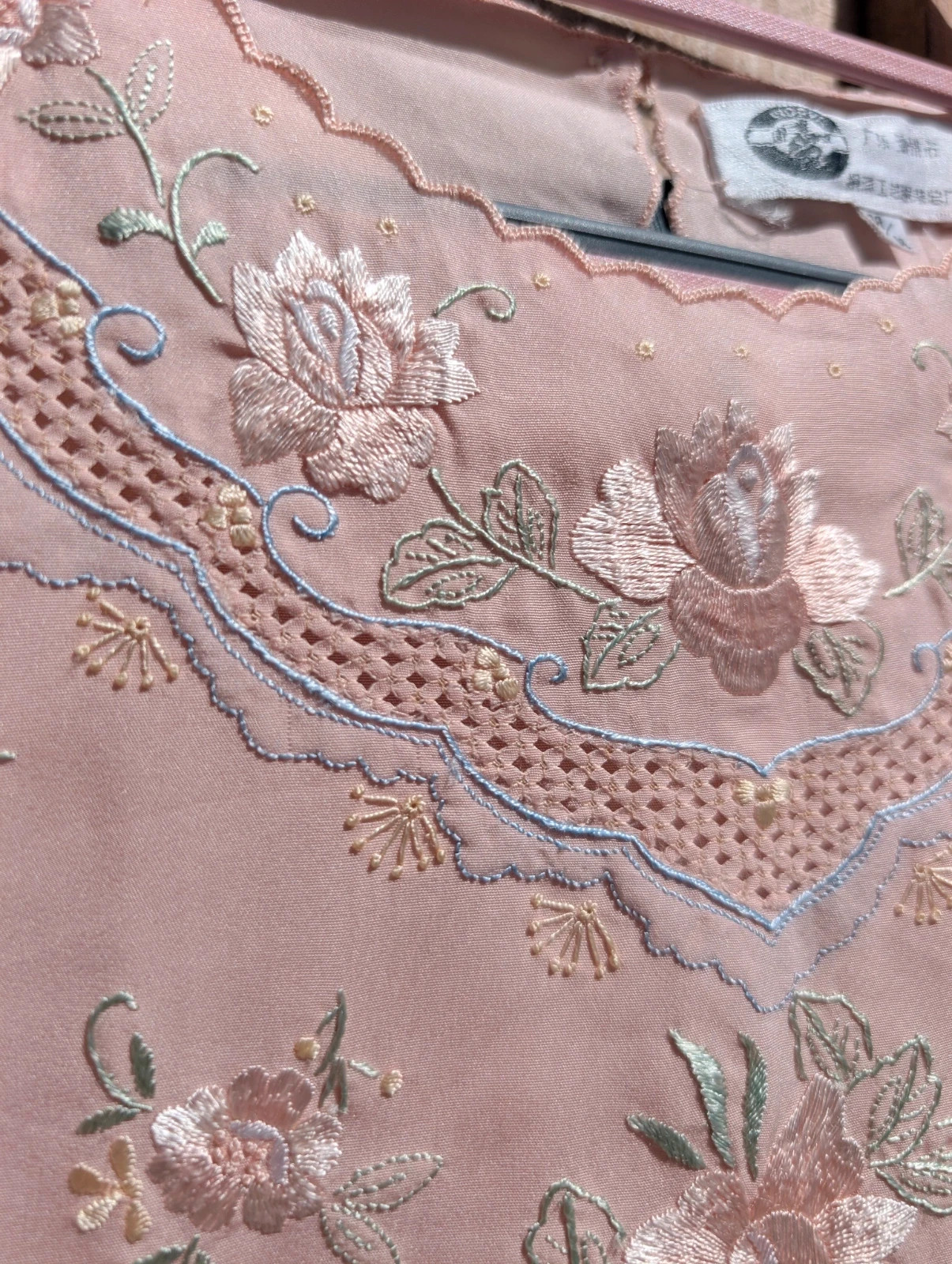 Vintage 1980s/90s Blush Pink Embroidered Blouse Scalloped Neck UK 10-12 - Image 12