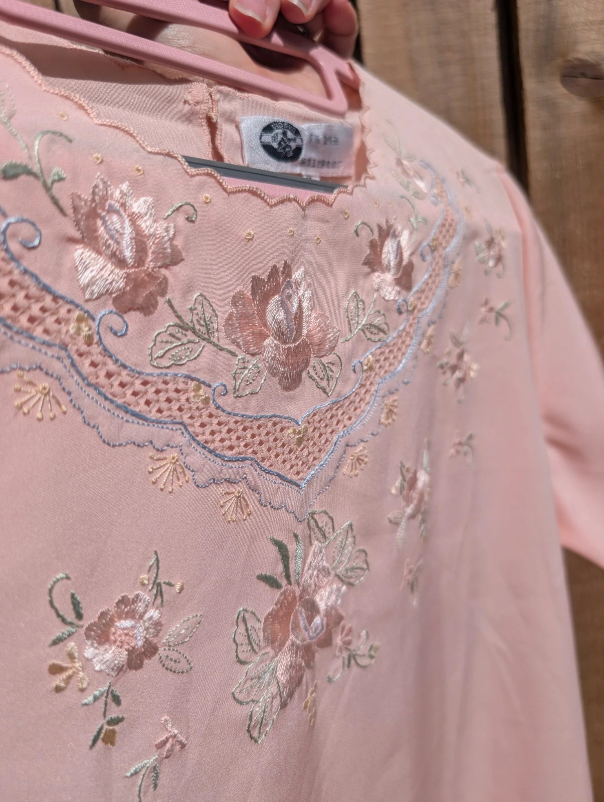 Vintage 1980s/90s Blush Pink Embroidered Blouse Scalloped Neck UK 10-12 - Image 3