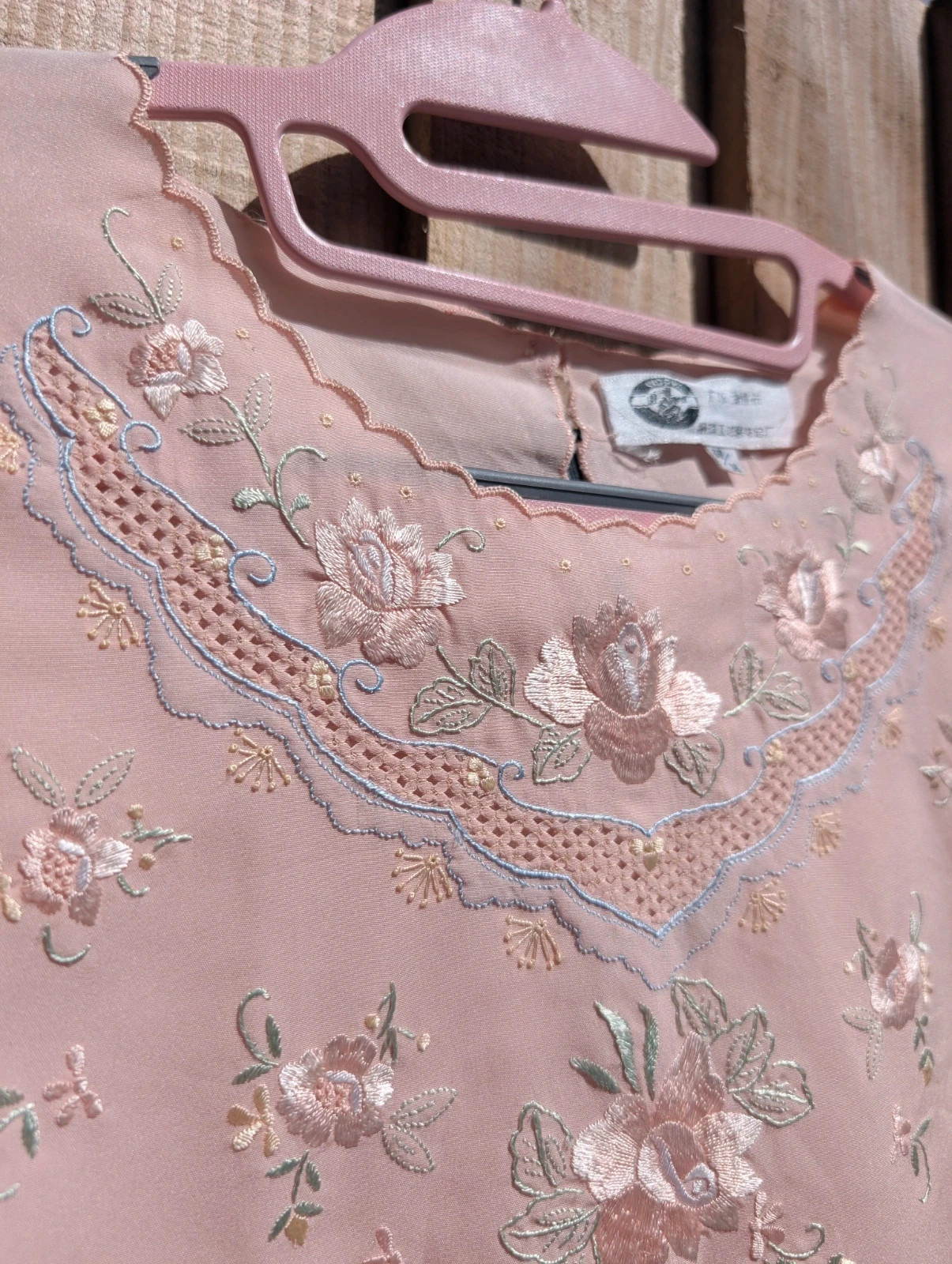 Vintage 1980s/90s Blush Pink Embroidered Blouse Scalloped Neck UK 10-12 - Image 7