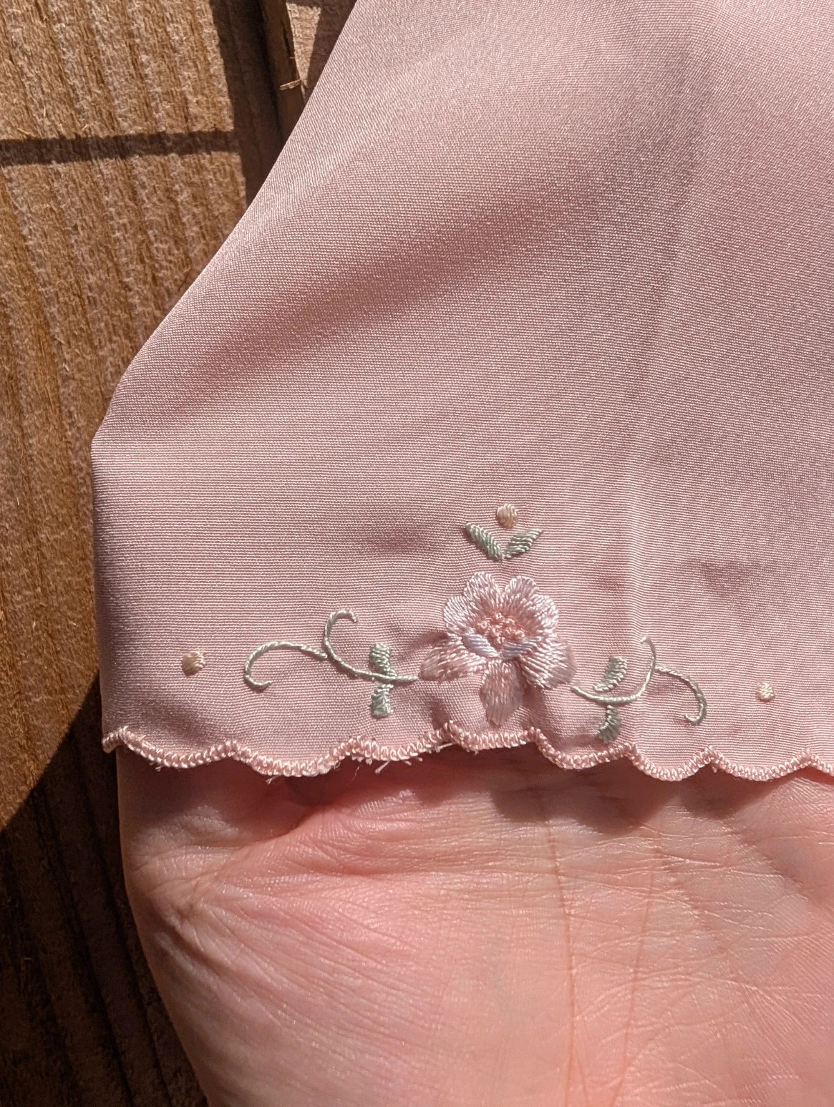 Vintage 1980s/90s Blush Pink Embroidered Blouse Scalloped Neck UK 10-12 - Image 9