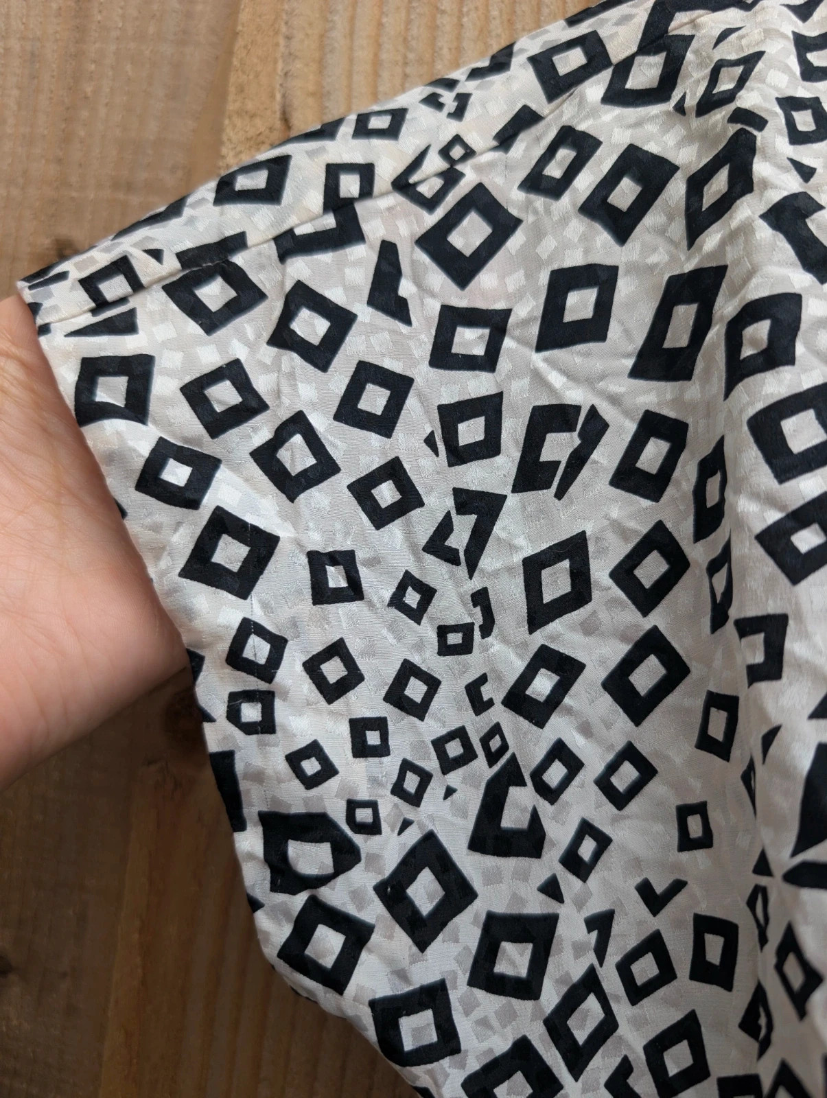 Liz Claiborne Late 80s/Early 90s Black White Geometric Silk Mini Dress 8-10 - Image 6